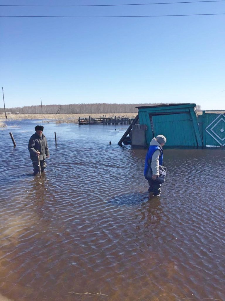 В рыбацких сапогах – как доставляют почту в Старый Карапуз
