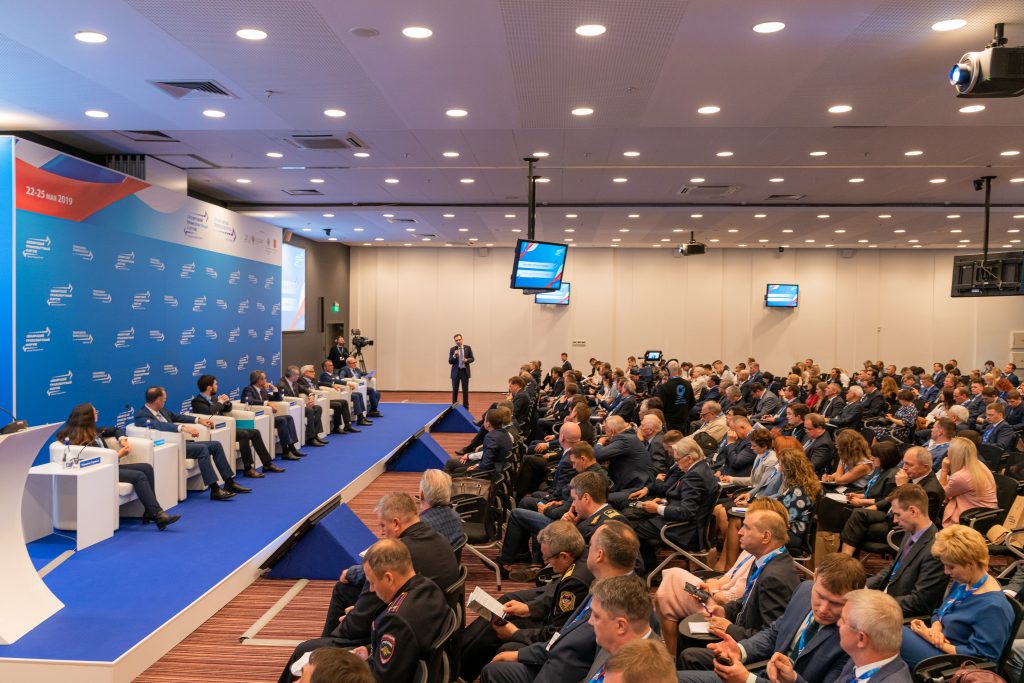Впервые к пленарному заседанию Сибирского транспортного форума подключатся спикеры из онлайн-студии в Москве