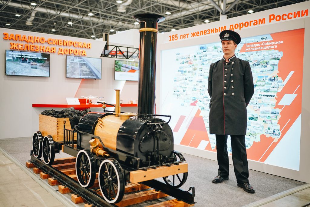 ЗСЖД открыла стенд на Сибирской транспортной выставке