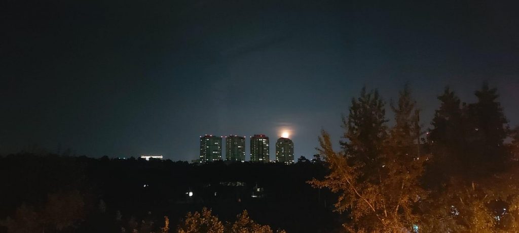 Жители Новосибирска не смогли наблюдать лунное затмение из-за облачности