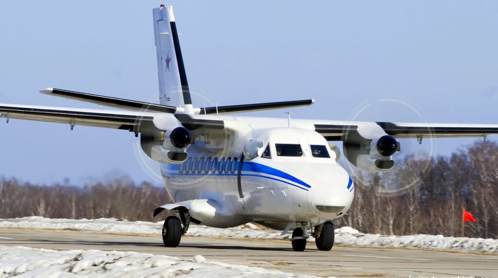 Самолет L-410 совершил вынужденную посадку в Комсомольске-на-Амуре