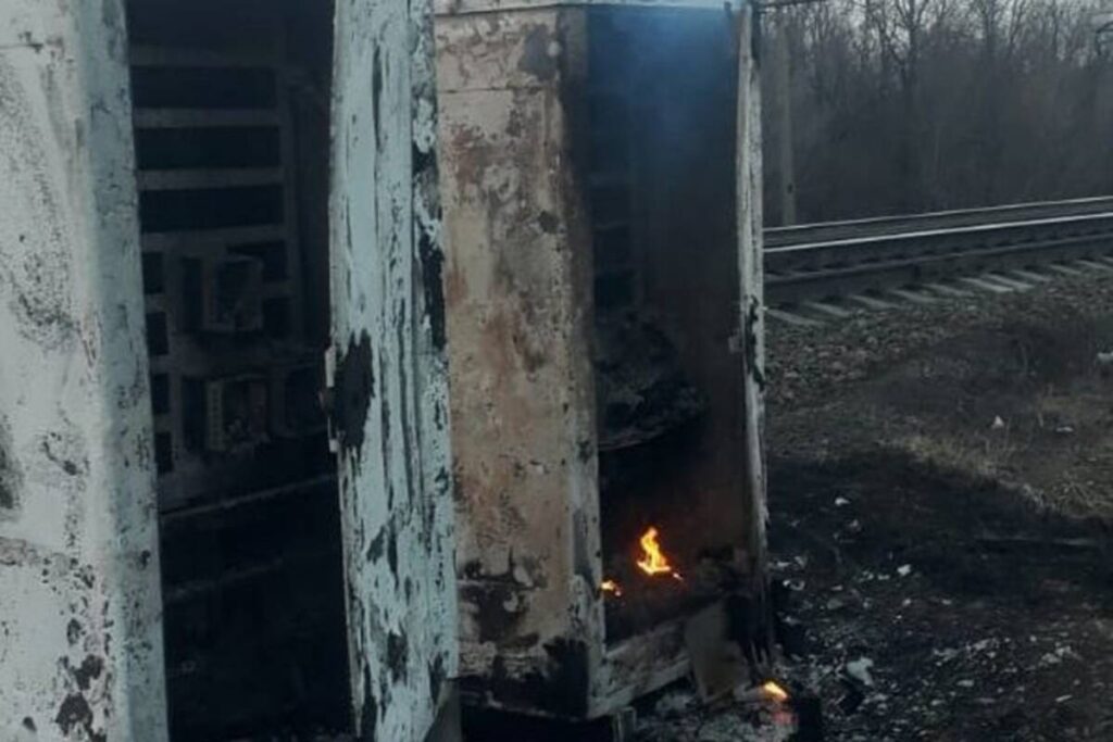 На Кузбассе задержаны трое подростков за поджог релейного шкафа на железной дороге