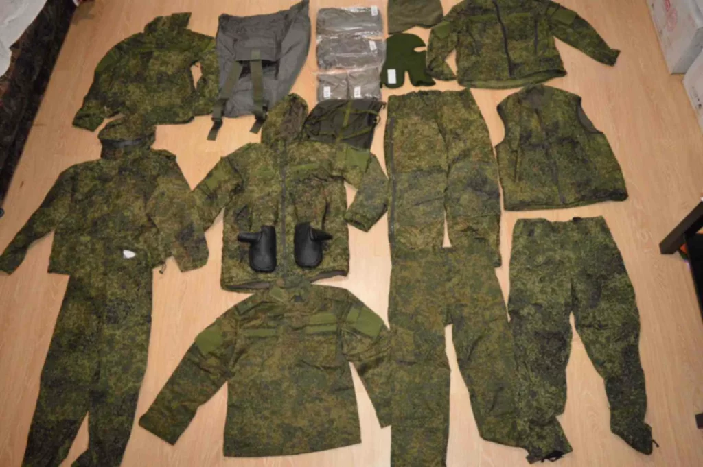 Сын Павла Попова торговал военной формой через интернет