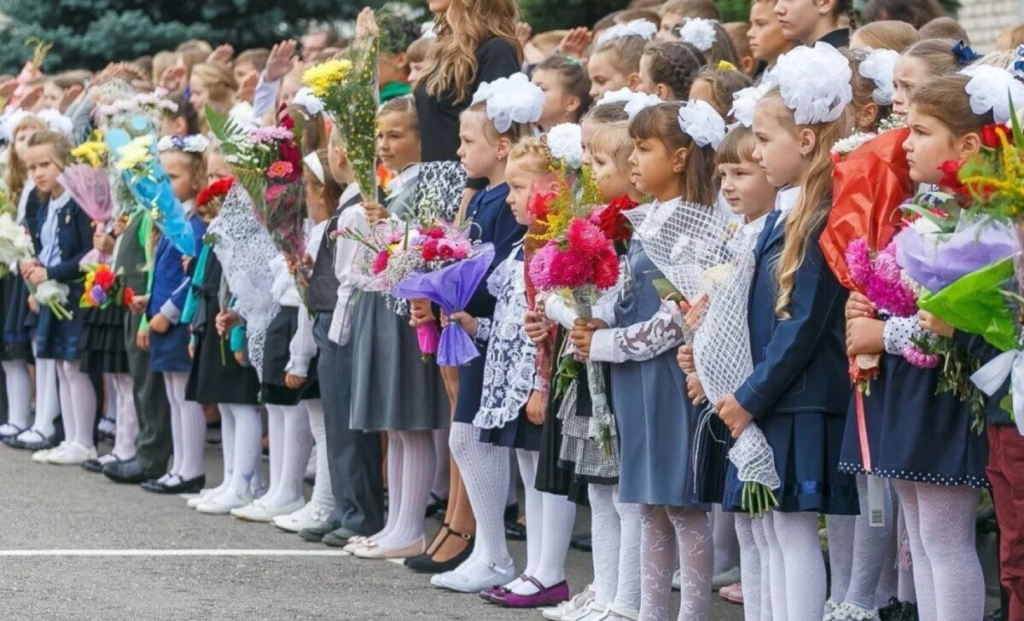 ВЦИОМ: затраты на подготовку детей к школе выросли на 24%