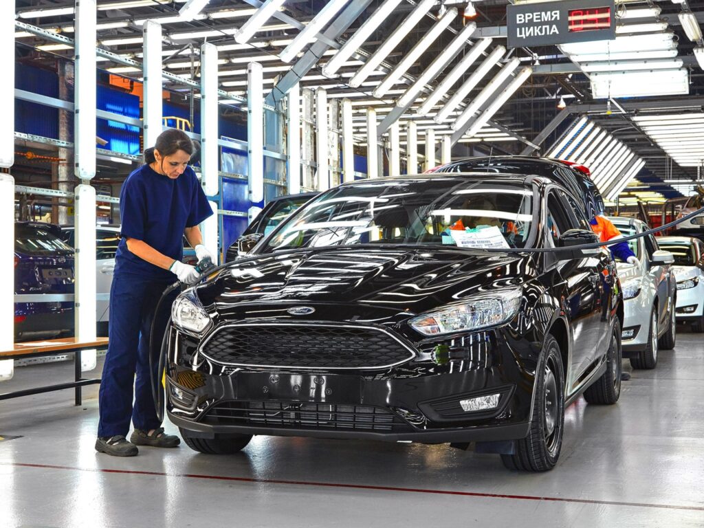 Продажи новых авто в Росси за сентябрь выросли на 33%