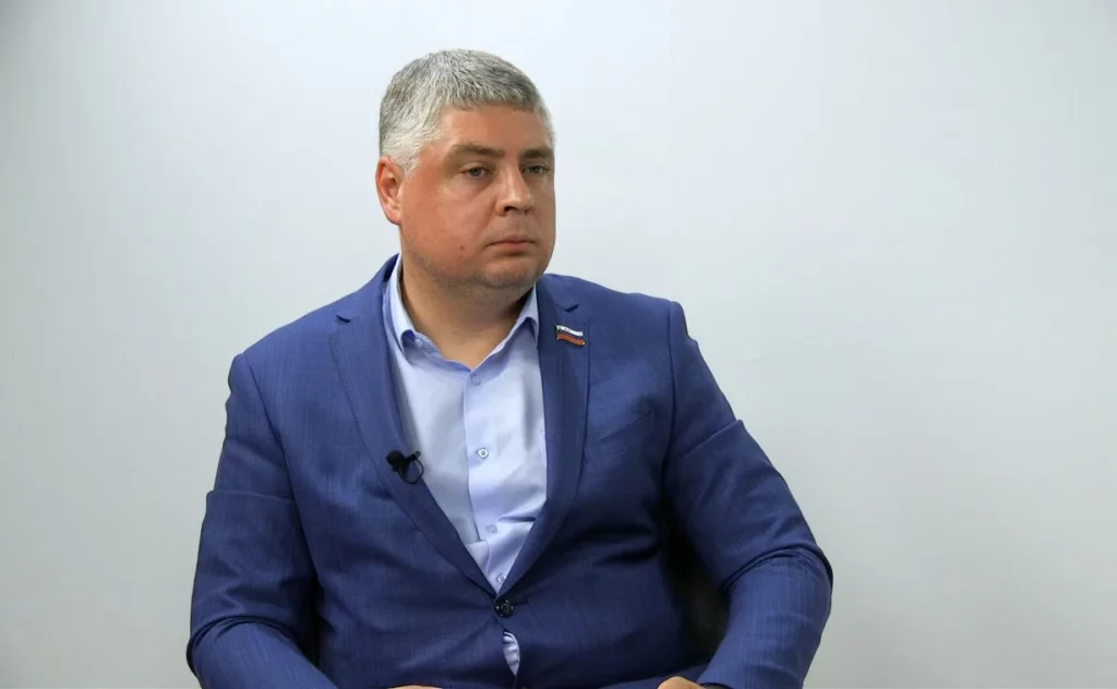Летать с народом неприемлемо: депутат сахалинской думы устроил скандал в самолёте