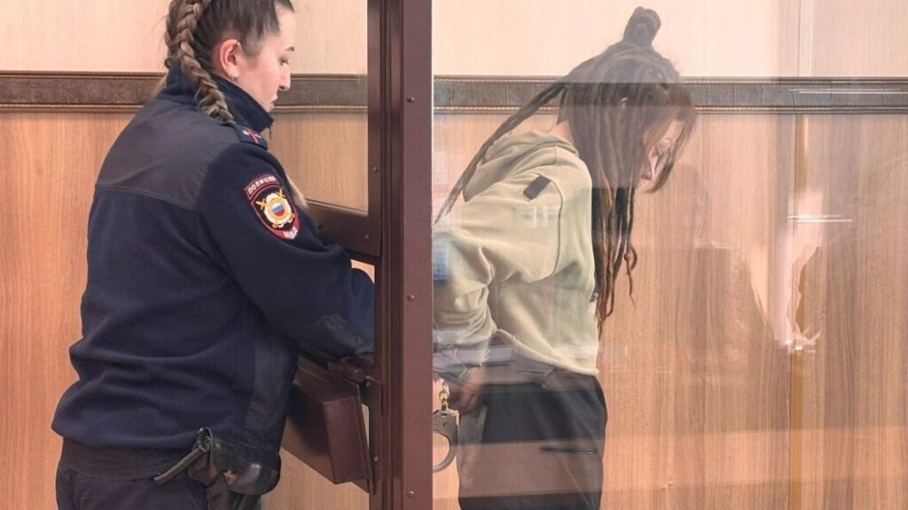 В Новосибирске суд избрал меру пресечения обвиняемой в осквернении Монумента Славы