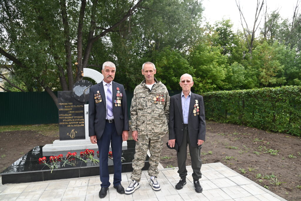 Памятник героям – чернобыльцам открыли в Карасуке